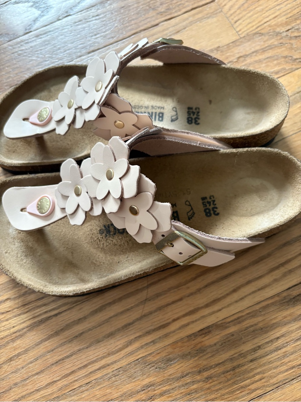 Gizeh Flower Embellishment Birkenstocks - Picture 5 of 8